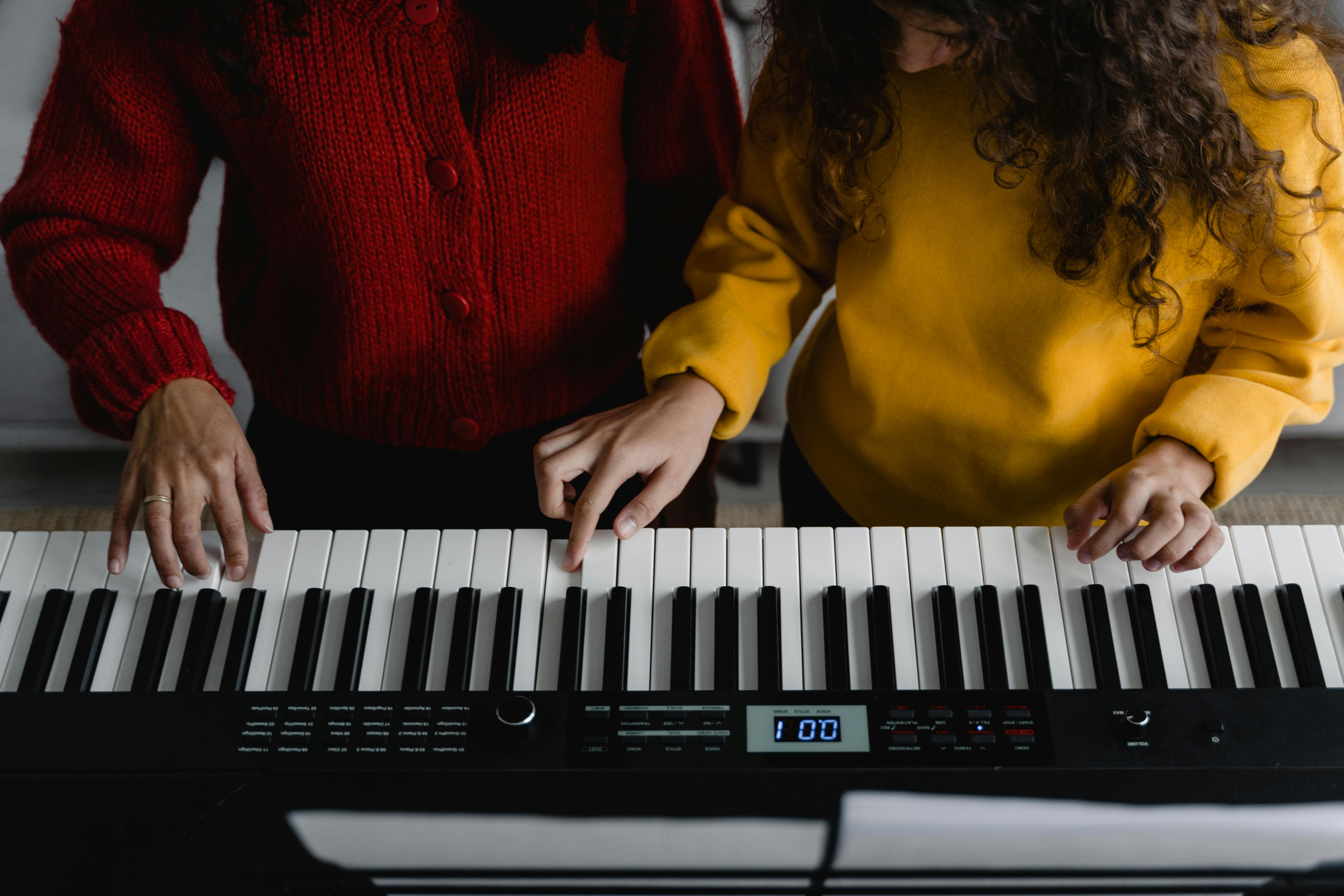 Piano lesson at Liliane Pearl Studios